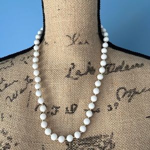 Vintage acrylic white beaded necklace 20”